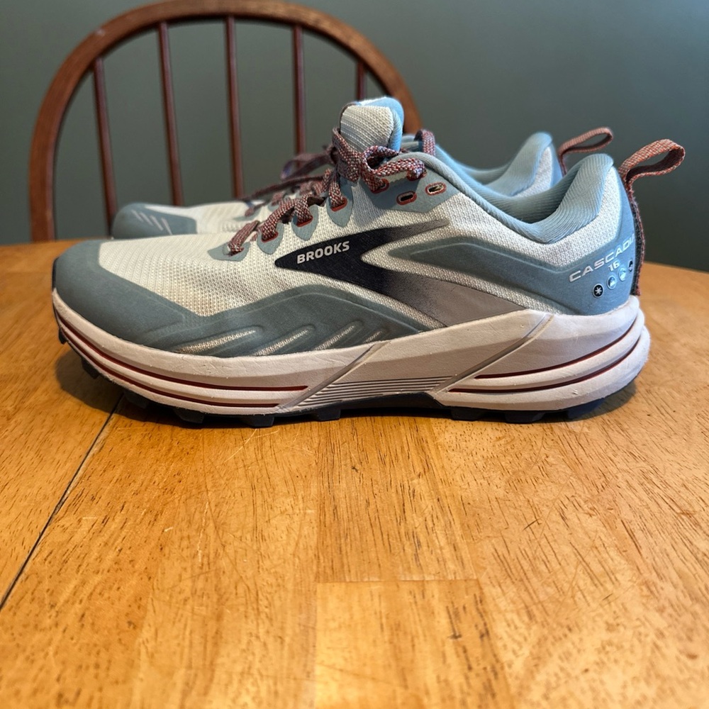 Brooks Cascadia 16 Women's Sz 8.5 Trail  Running Shoes Active Wear Sneakers